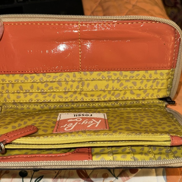 Fossil Key-Per Wallet zip around with key fob - Picture 7 of 7